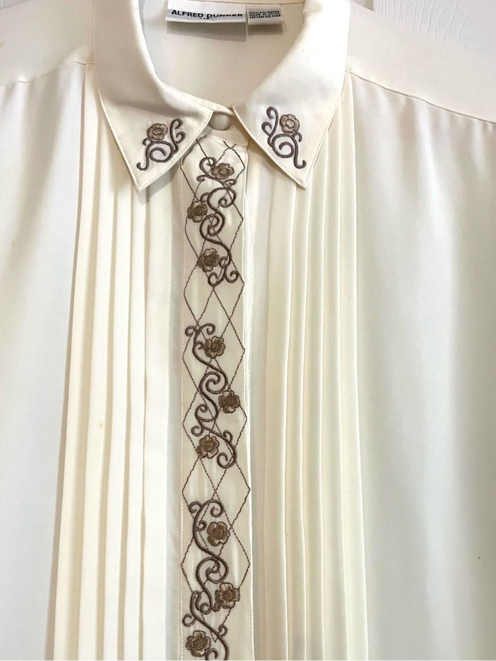 Alfred Dinner Sz 16   Ivory Button-Up Blouse with Embroidery long sleeve